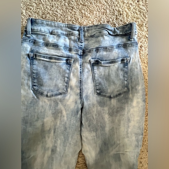 Women’s Maurice’s light wash jeans L‎ large short button up distressed - Picture 2 of 10